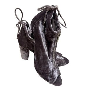 New! Report velvet zip-up heeled ankle booties with block heel size 8